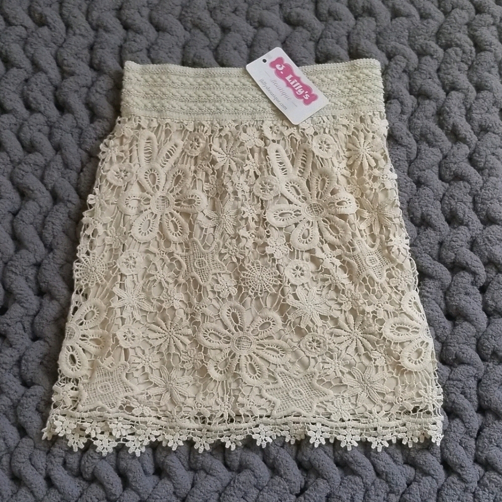NWT J Lilly's Boutique Chunky Crochett Lace Elastic Waistband Mini Skirt